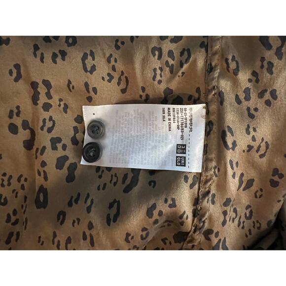 NWOT Carine Roitfield Uniqlo 100% Silk Leopard Print Button Down Blouse Shirt -S - Picture 9 of 14